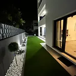 Апартаменты Oris, Private Parking, Private Garden Задар