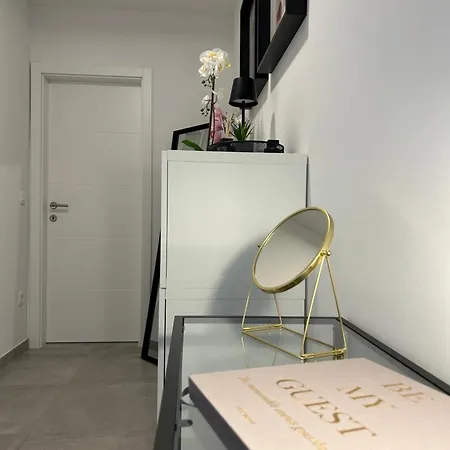 Appartamento Oris, Private Parking, Private Garden Zara