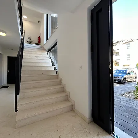 Oris, Private Parking, Private Garden Apartamento