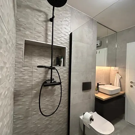 Oris, Private Parking, Garden Appartement