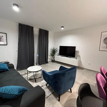 Oris, Private Parking, Garden *