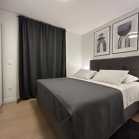 Oris, Private Parking, Garden Appartement