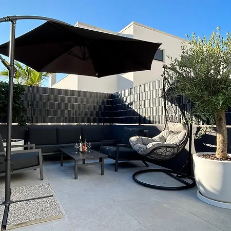 Oris, Private Parking, Garden Appartement *