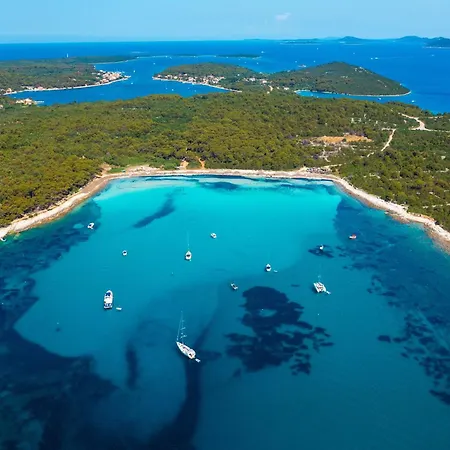 Oris, Private Parking, Garden Appartement *