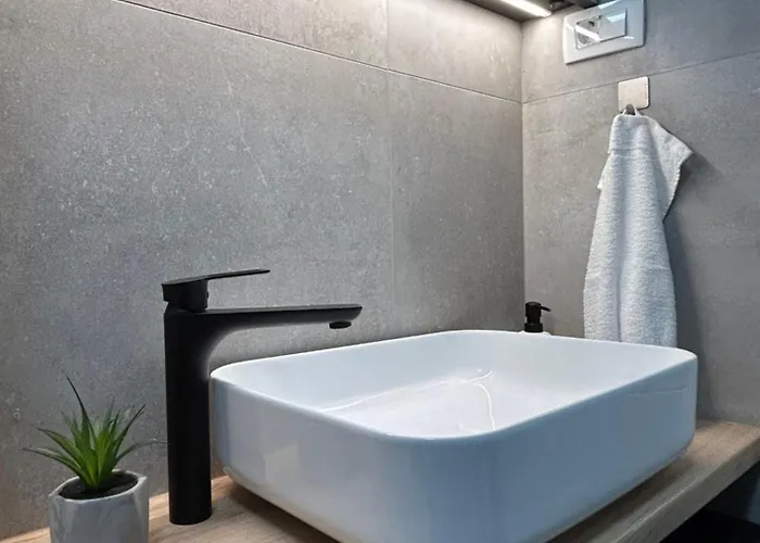 Oris, Private Parking, Garden Apartment Zadar