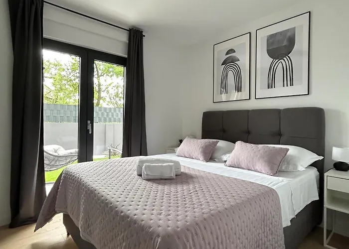 Oris, Private Parking, Garden Zadar