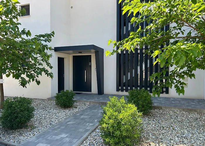 Lejlighed Oris, Private Parking, Private Garden *